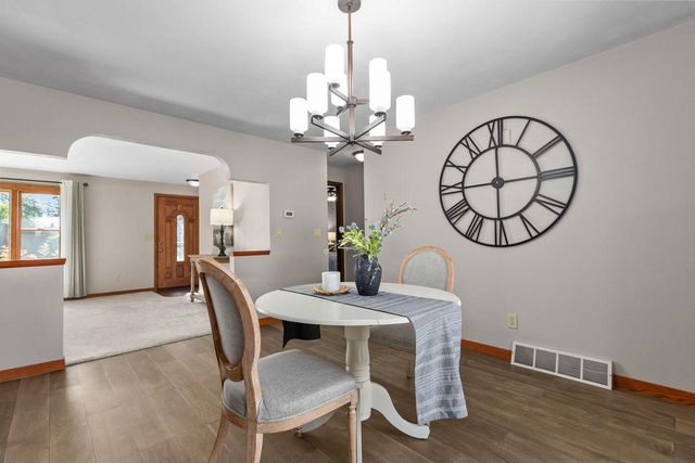 901 CAROL LYNN DRIVE, Little Chute, WI 54140