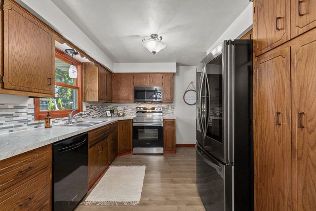 901 CAROL LYNN DRIVE, Little Chute, WI 54140