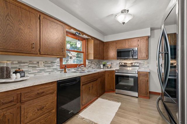 901 CAROL LYNN DRIVE, Little Chute, WI 54140