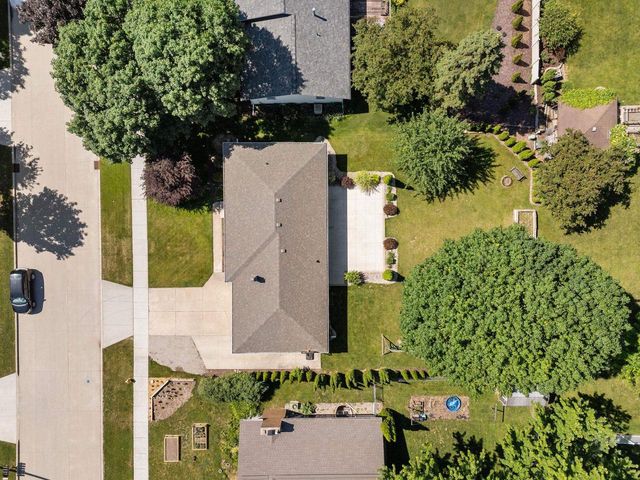 901 CAROL LYNN DRIVE, Little Chute, WI 54140