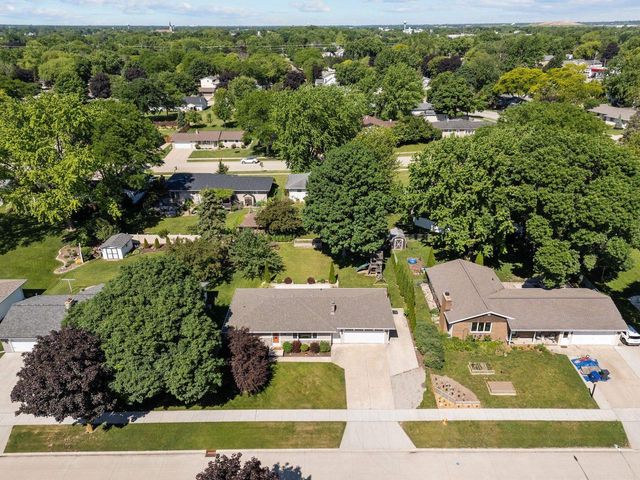 901 CAROL LYNN DRIVE, Little Chute, WI 54140