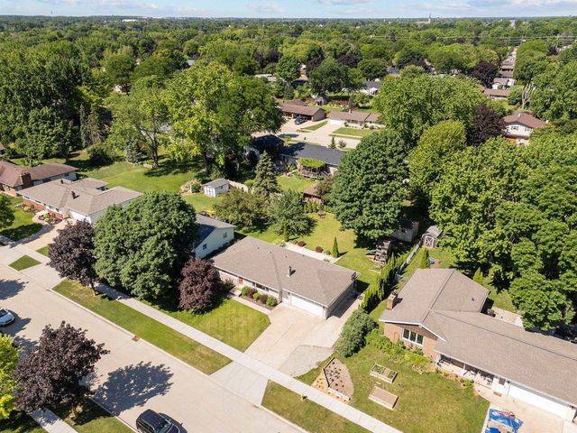 901 CAROL LYNN DRIVE, Little Chute, WI 54140