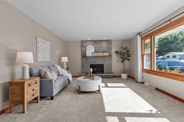 901 CAROL LYNN DRIVE, Little Chute, WI 54140