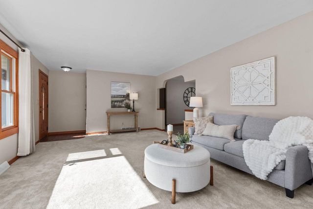 901 CAROL LYNN DRIVE, Little Chute, WI 54140