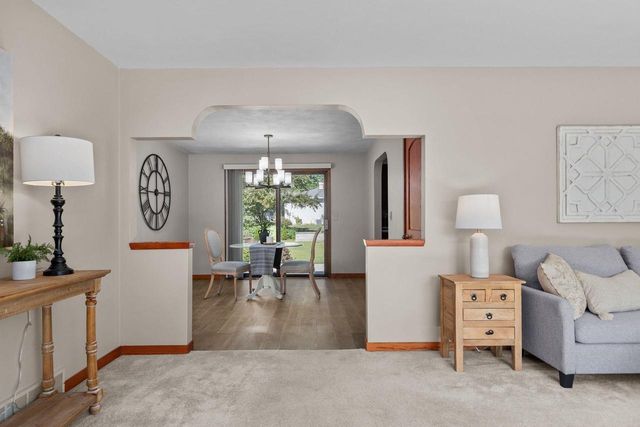 901 CAROL LYNN DRIVE, Little Chute, WI 54140