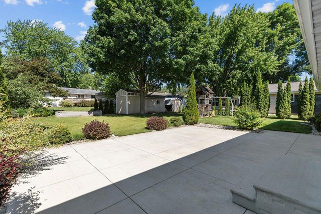 901 CAROL LYNN DRIVE, Little Chute, WI 54140