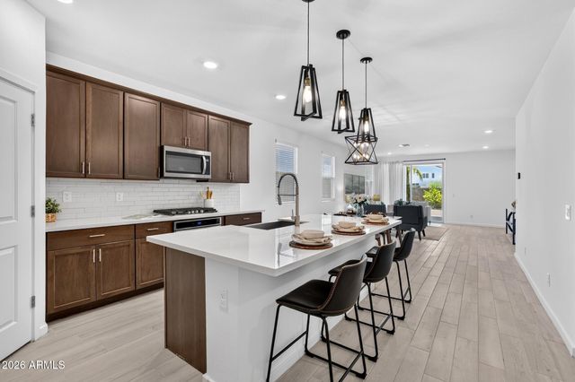 33908 N BEEBLOSSOM Trail, San Tan Valley, AZ 85144