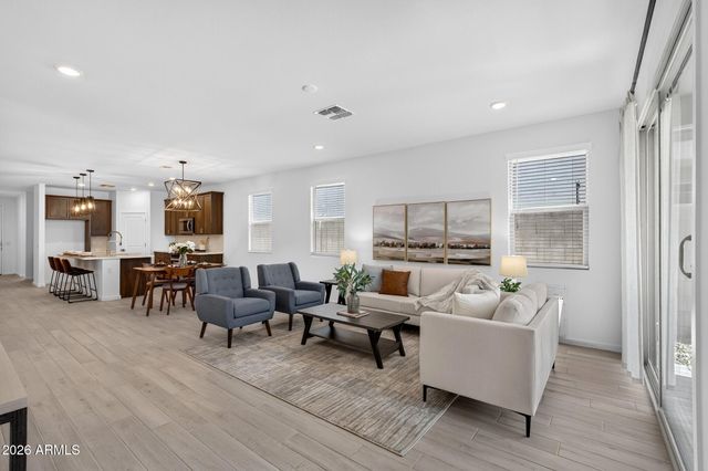 33908 N BEEBLOSSOM Trail, San Tan Valley, AZ 85144