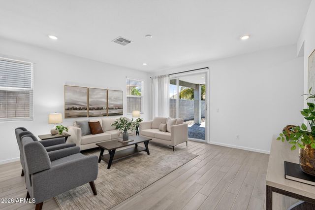 33908 N BEEBLOSSOM Trail, San Tan Valley, AZ 85144