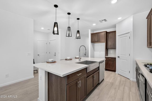 33908 N BEEBLOSSOM Trail, San Tan Valley, AZ 85144