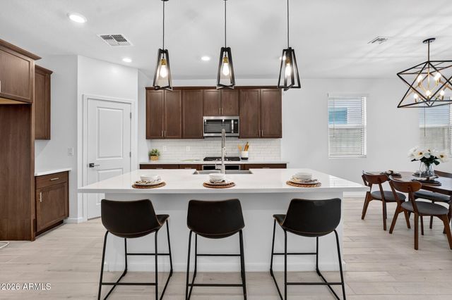 33908 N BEEBLOSSOM Trail, San Tan Valley, AZ 85144