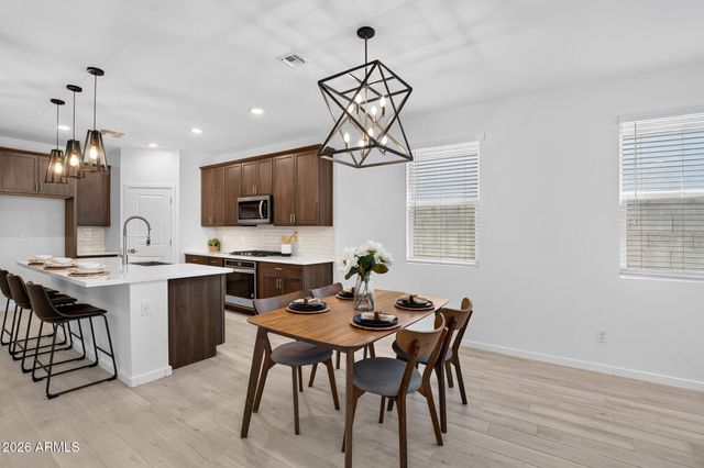 33908 N BEEBLOSSOM Trail, San Tan Valley, AZ 85144