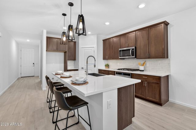 33908 N BEEBLOSSOM Trail, San Tan Valley, AZ 85144