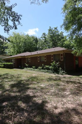 700 Hollybrook Dr, Longview, TX 75605