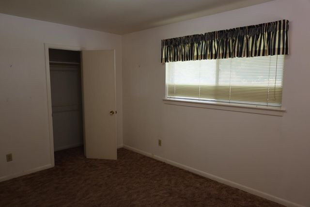 700 Hollybrook Dr, Longview, TX 75605