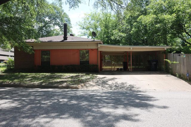 700 Hollybrook Dr, Longview, TX 75605