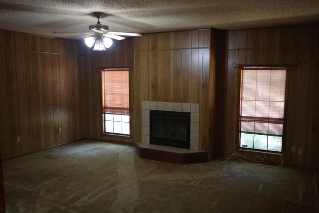 700 Hollybrook Dr, Longview, TX 75605