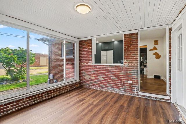 27591 Little Mack Avenue, Saint Clair Shores, MI 48081