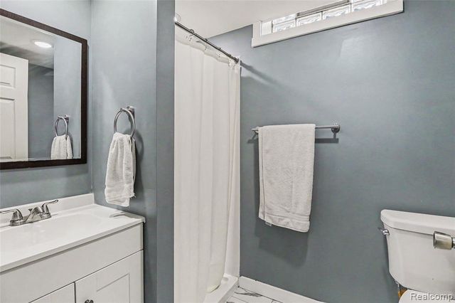 27591 Little Mack Avenue, Saint Clair Shores, MI 48081