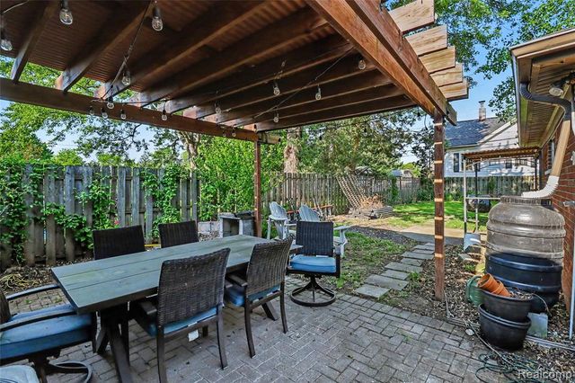 27591 Little Mack Avenue, Saint Clair Shores, MI 48081