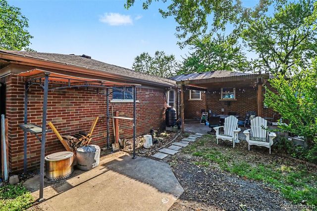 27591 Little Mack Avenue, Saint Clair Shores, MI 48081
