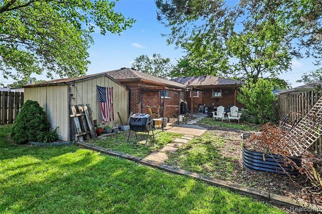 27591 Little Mack Avenue, Saint Clair Shores, MI 48081