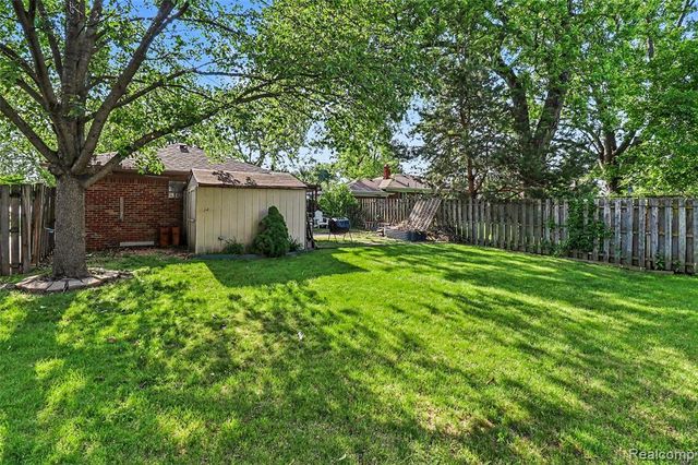 27591 Little Mack Avenue, Saint Clair Shores, MI 48081