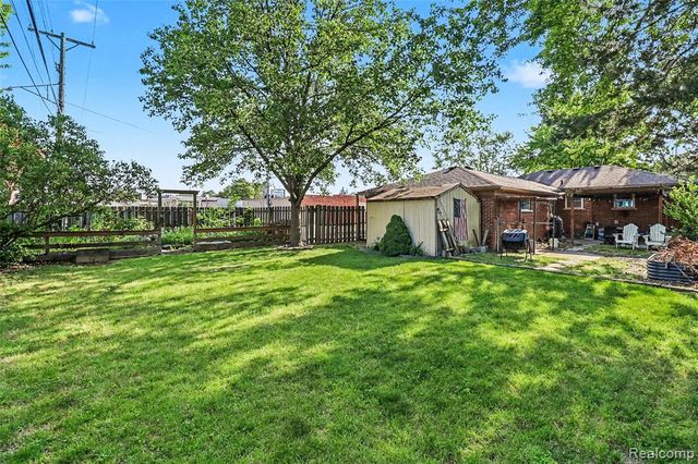 27591 Little Mack Avenue, Saint Clair Shores, MI 48081