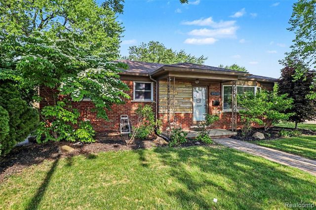 27591 Little Mack Avenue, Saint Clair Shores, MI 48081