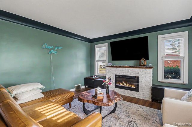 27591 Little Mack Avenue, Saint Clair Shores, MI 48081