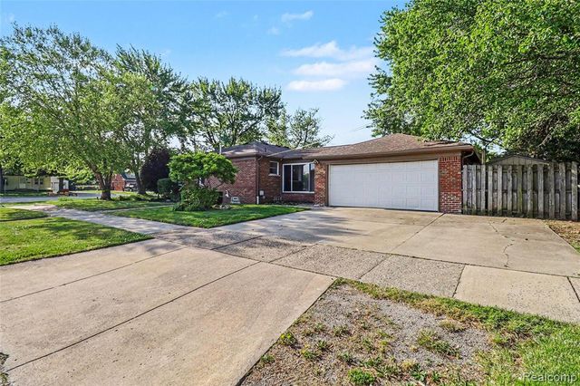 27591 Little Mack Avenue, Saint Clair Shores, MI 48081