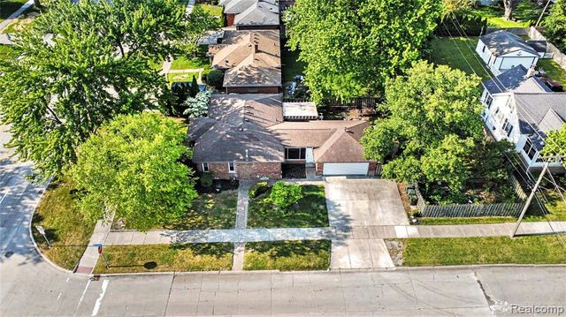 27591 Little Mack Avenue, Saint Clair Shores, MI 48081