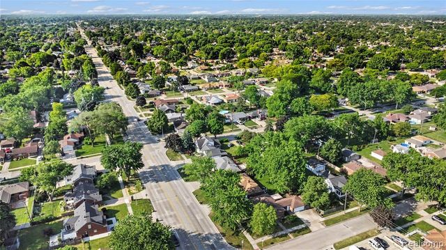 27591 Little Mack Avenue, Saint Clair Shores, MI 48081