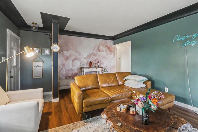 27591 Little Mack Avenue, Saint Clair Shores, MI 48081