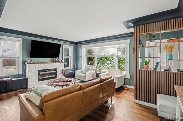 27591 Little Mack Avenue, Saint Clair Shores, MI 48081