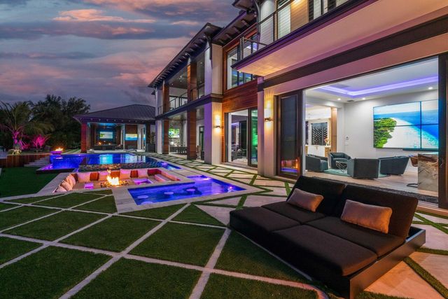 712 Lakeside Circle, North Palm Beach, FL 33408