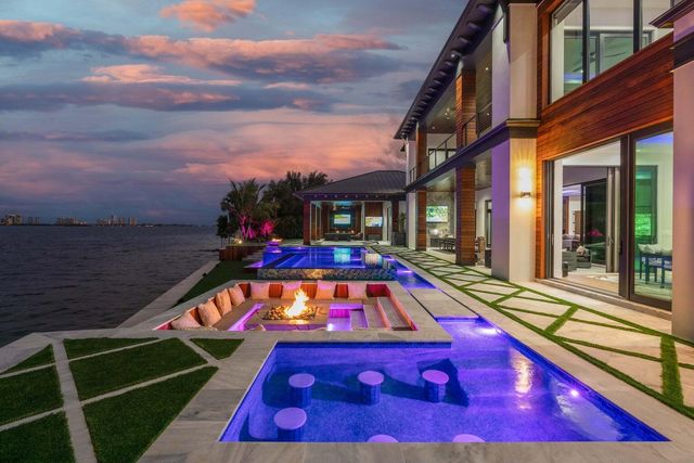 712 Lakeside Circle, North Palm Beach, FL 33408