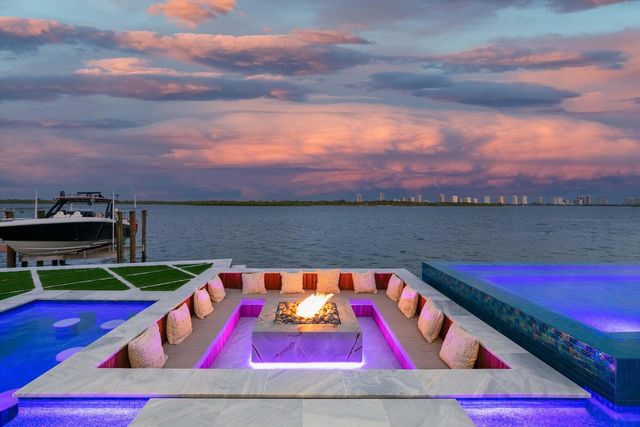 712 Lakeside Circle, North Palm Beach, FL 33408