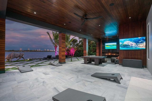 712 Lakeside Circle, North Palm Beach, FL 33408