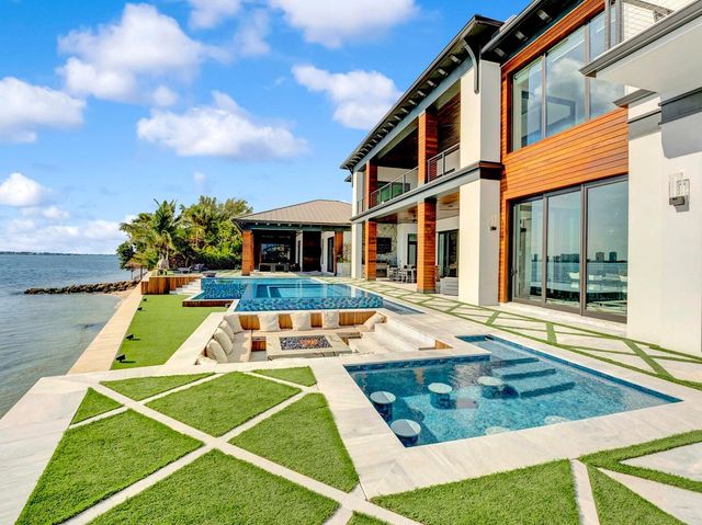 712 Lakeside Circle, North Palm Beach, FL 33408