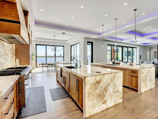 712 Lakeside Circle, North Palm Beach, FL 33408