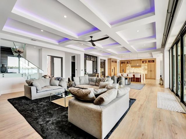 712 Lakeside Circle, North Palm Beach, FL 33408