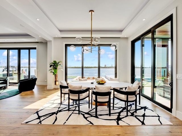 712 Lakeside Circle, North Palm Beach, FL 33408