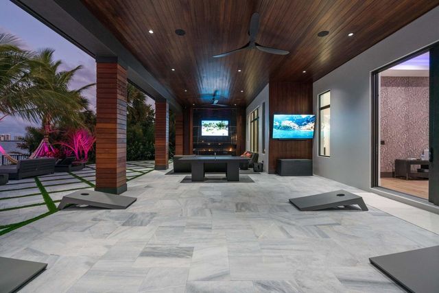 712 Lakeside Circle, North Palm Beach, FL 33408