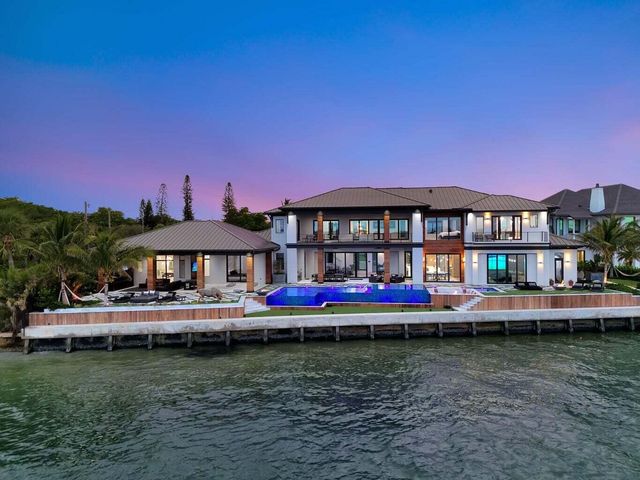 712 Lakeside Circle, North Palm Beach, FL 33408