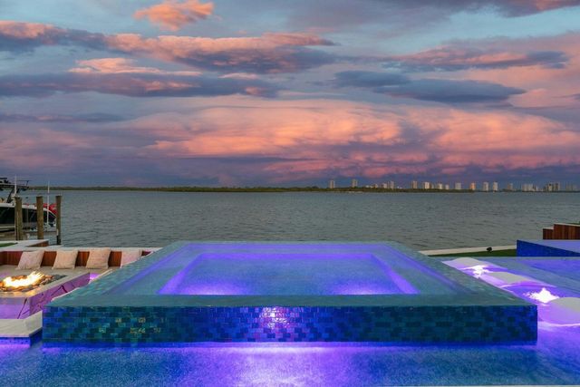 712 Lakeside Circle, North Palm Beach, FL 33408