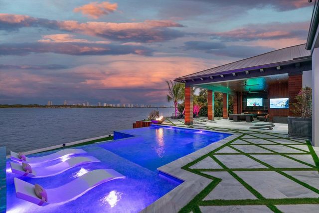 712 Lakeside Circle, North Palm Beach, FL 33408