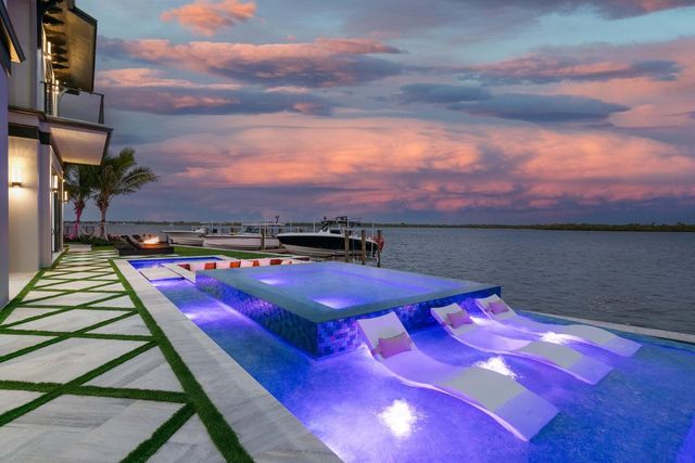 712 Lakeside Circle, North Palm Beach, FL 33408