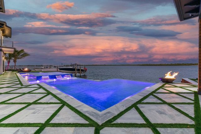 712 Lakeside Circle, North Palm Beach, FL 33408