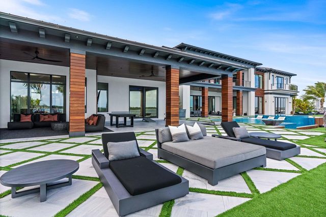 712 Lakeside Circle, North Palm Beach, FL 33408